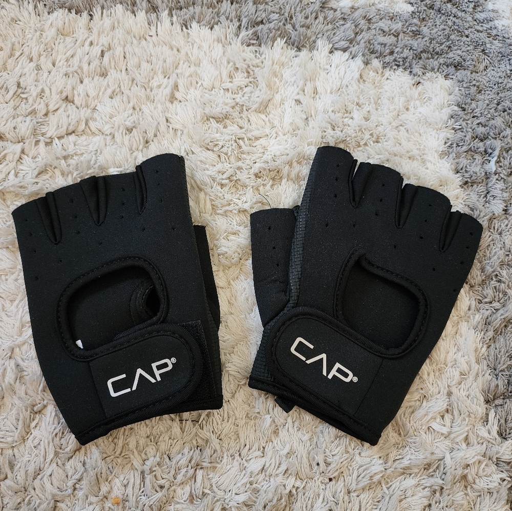 CAP Black Fingerless Gloves